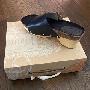 Latigo wood clogs SIZE 7